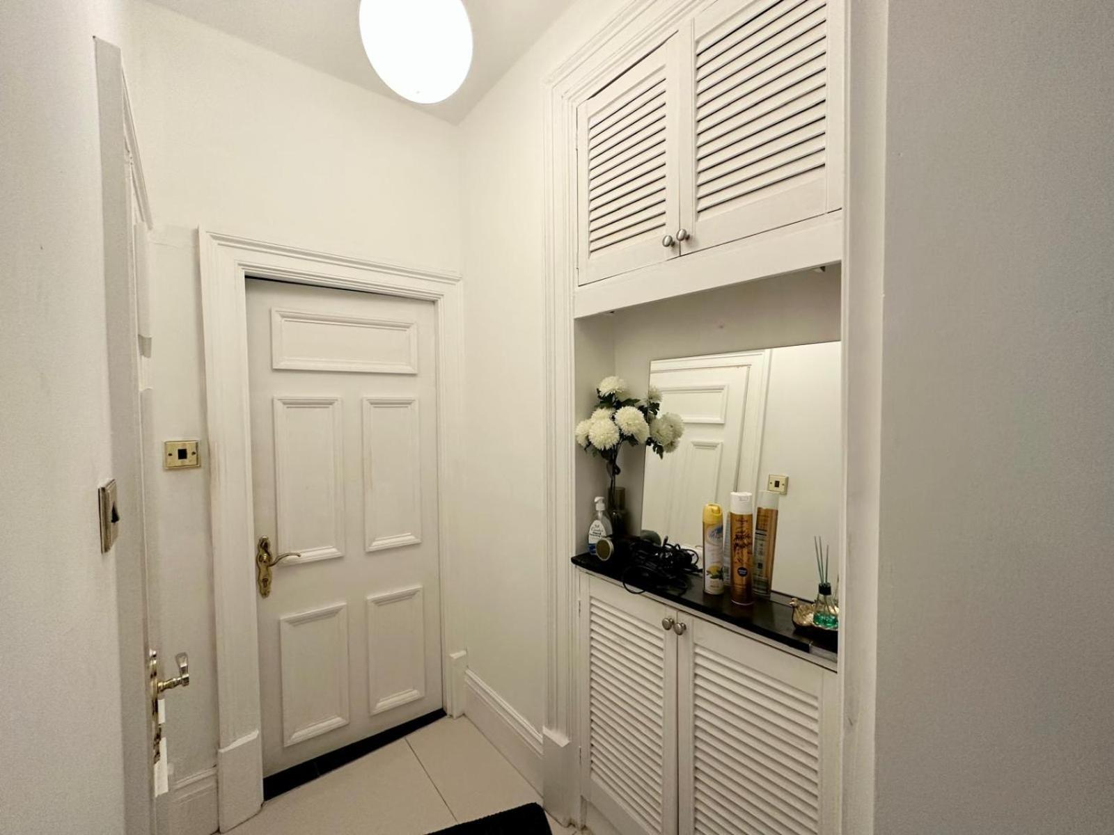 Accommodatie bij particulieren Private Double In West Marylebone, 1 Step To Tube Station *